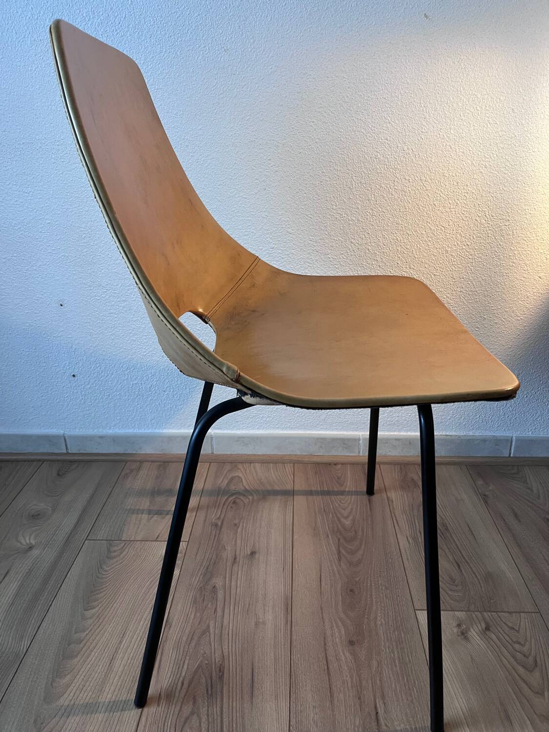 “Tonneau” chair by Pierre Guariche