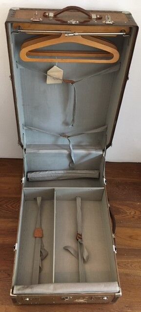Wardrobe travel 48 h, 1900