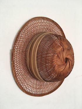 Colonial style hat 80s