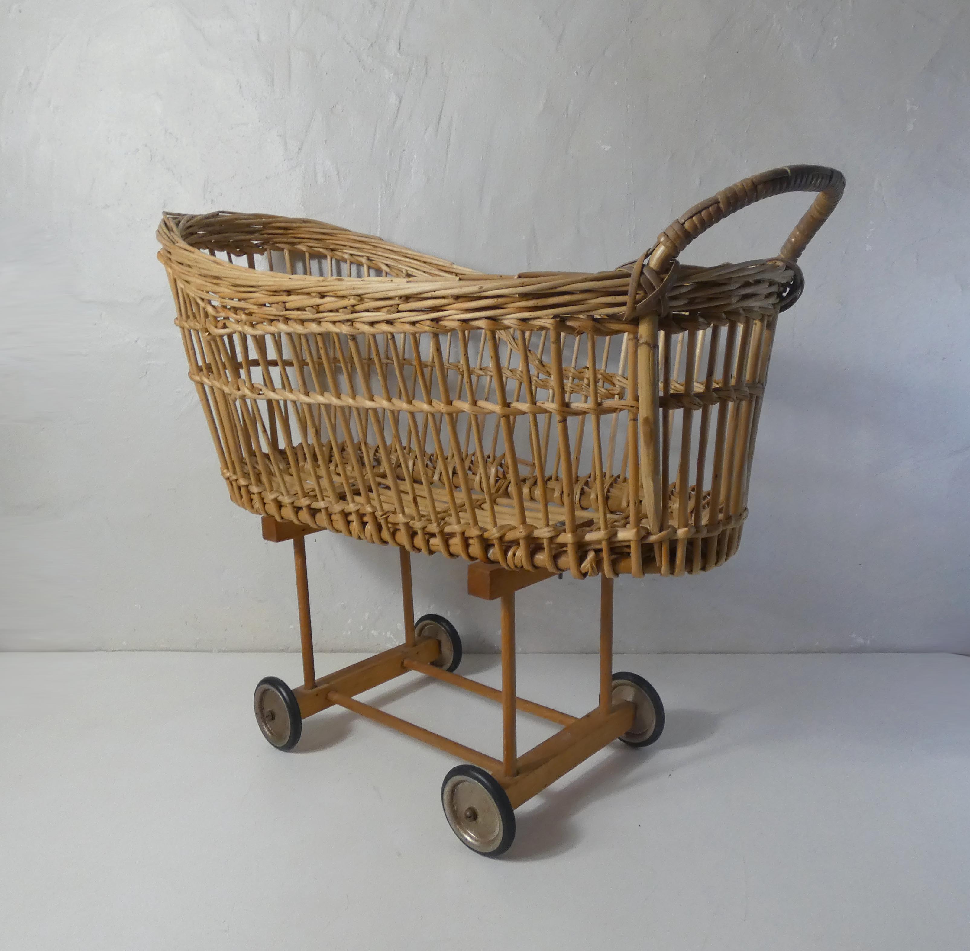 Rattan pram