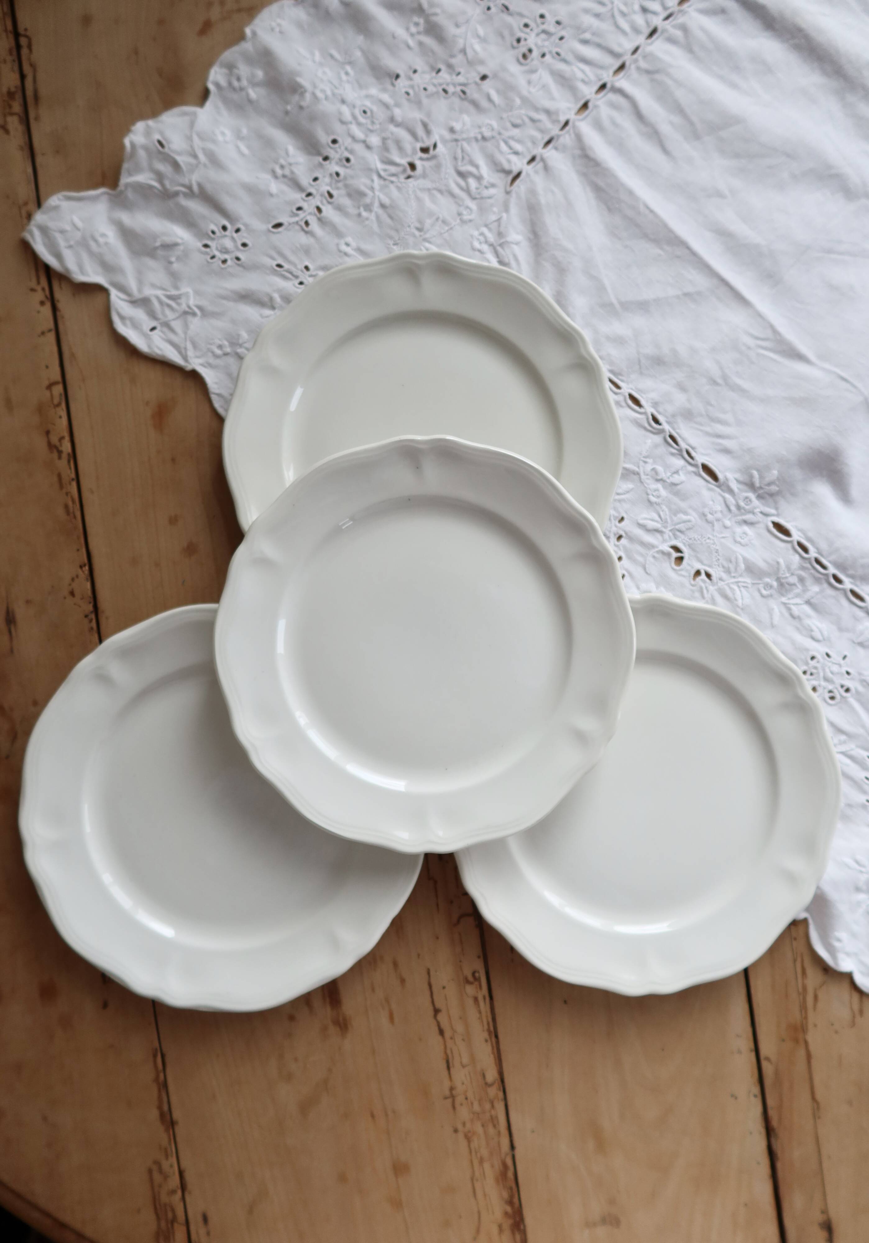 4 assiettes à dessert vintage faïence ivoire Moulin des Loups