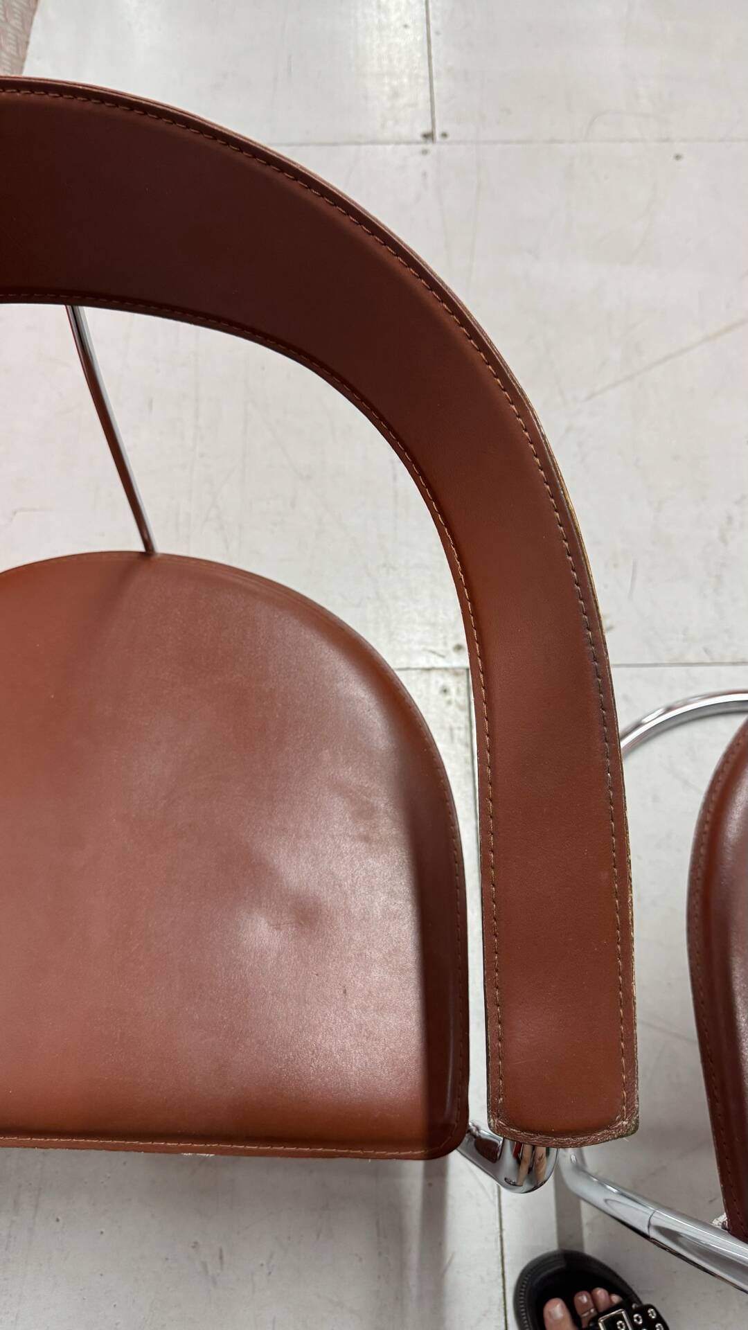 Lot 2 chaises rares « Canasta » par Arrben