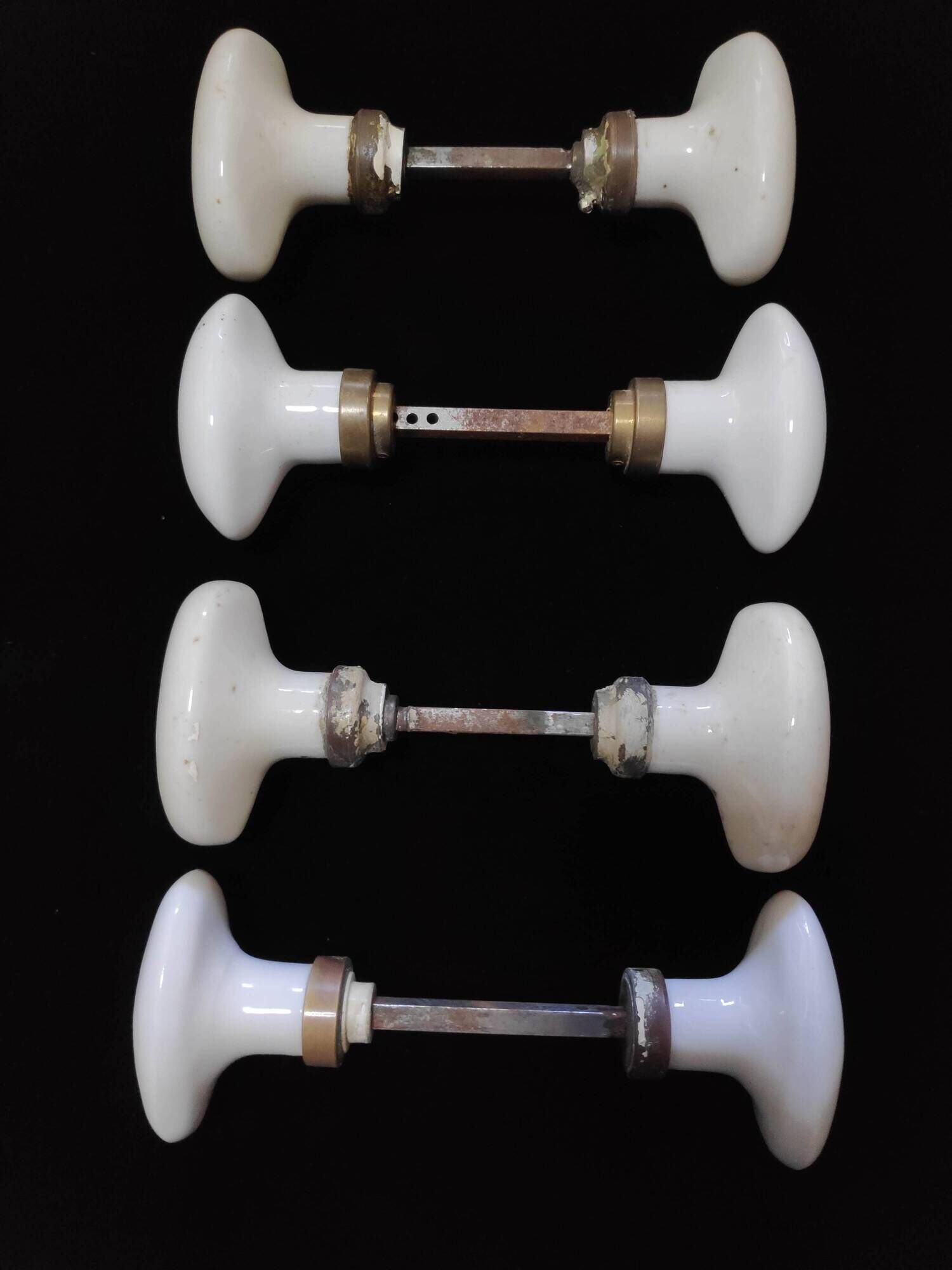 Set of 4 pairs of porcelain handles (B-0023)