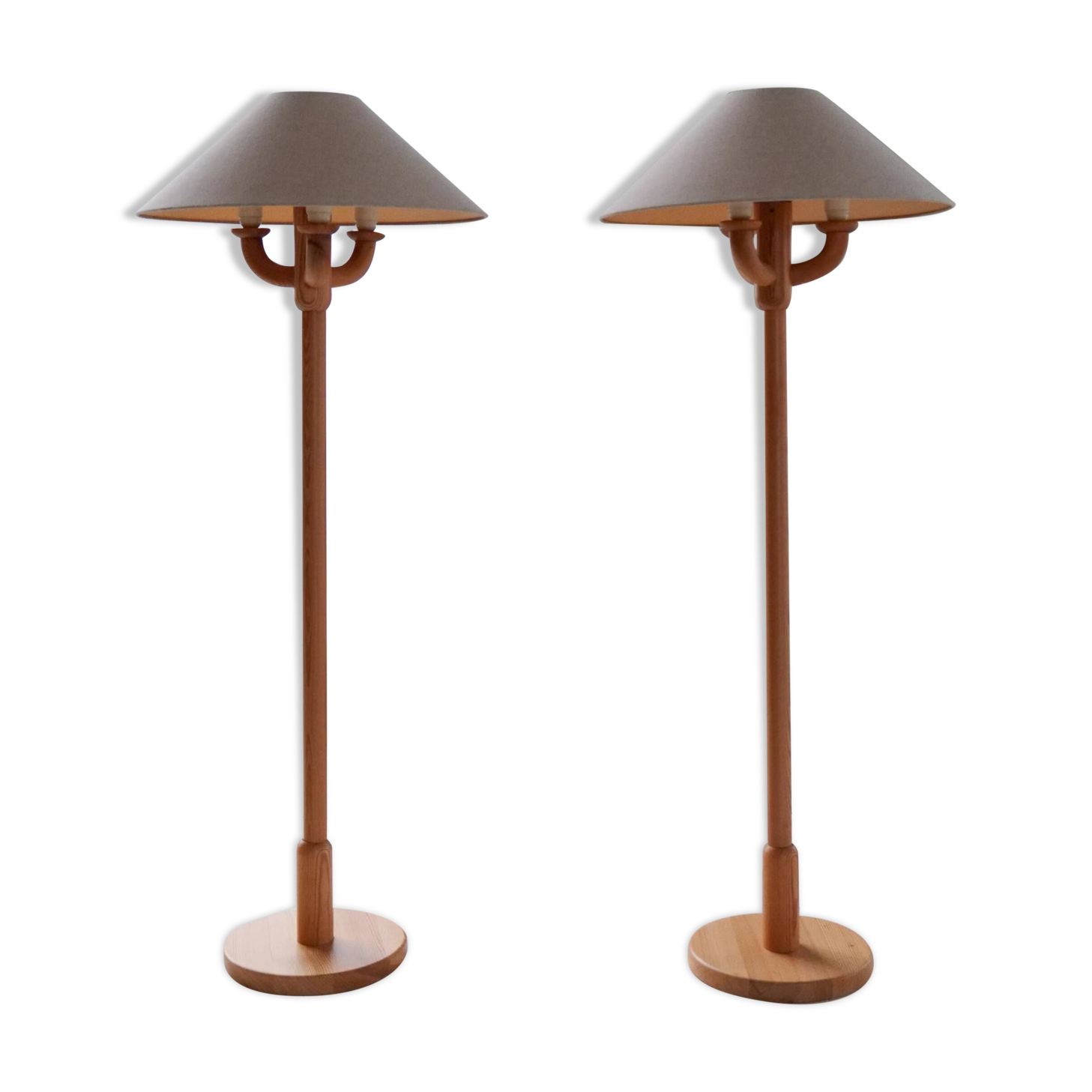 Sculptural modern floor lamps in pine, Sweden 1970s.