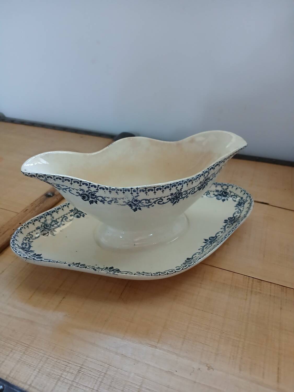 Old Terre de fer sauce boat