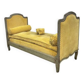 Louis XV daybed from the 18th century in oak.