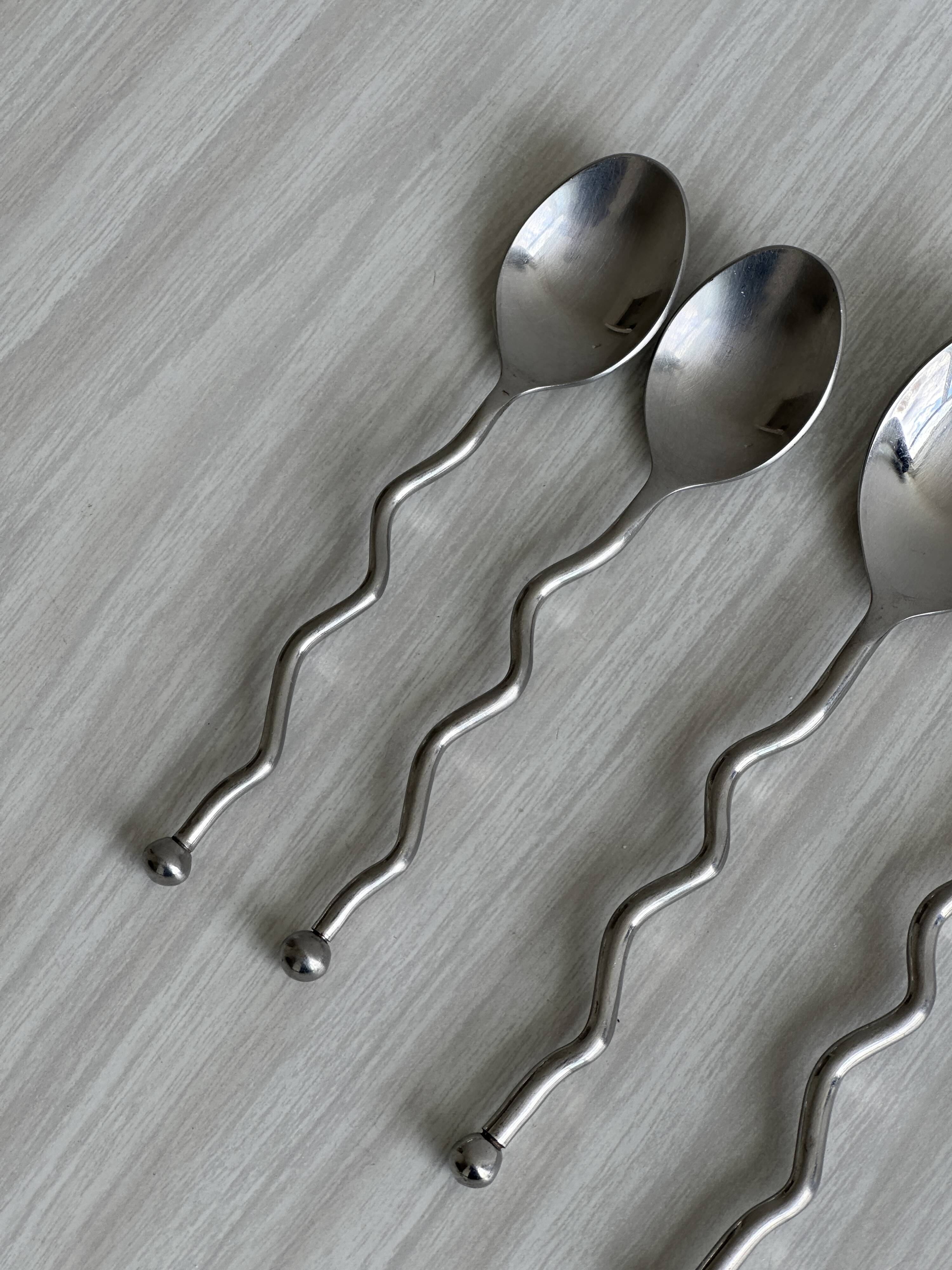 Set of 4 silver-plated metal spoons
