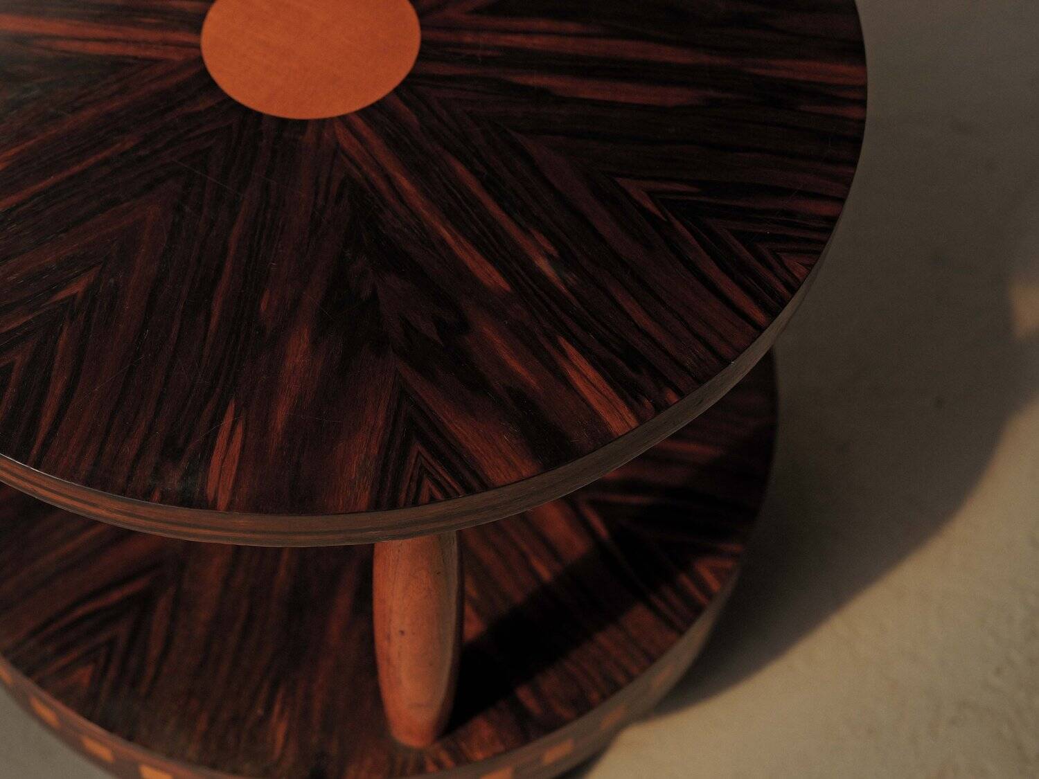 Art Deco gueridon in marquetry, circa 1930.