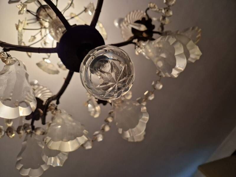 Brass chandelier with glass shaft, crystal tassel plates and daggers - 6 lights