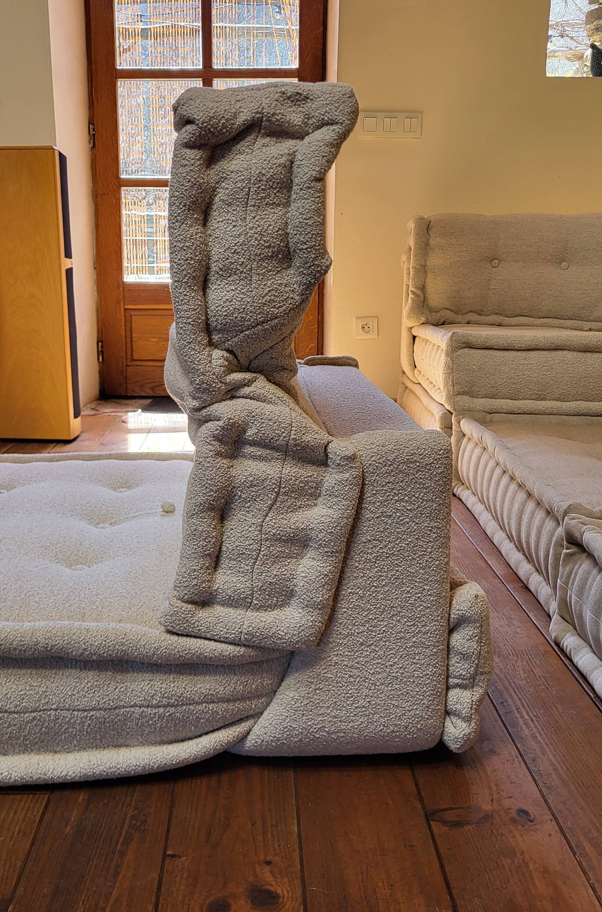 Mah Jong sofa by Roche Bobois in beige by Hans Hopfer, set of 7 modules.