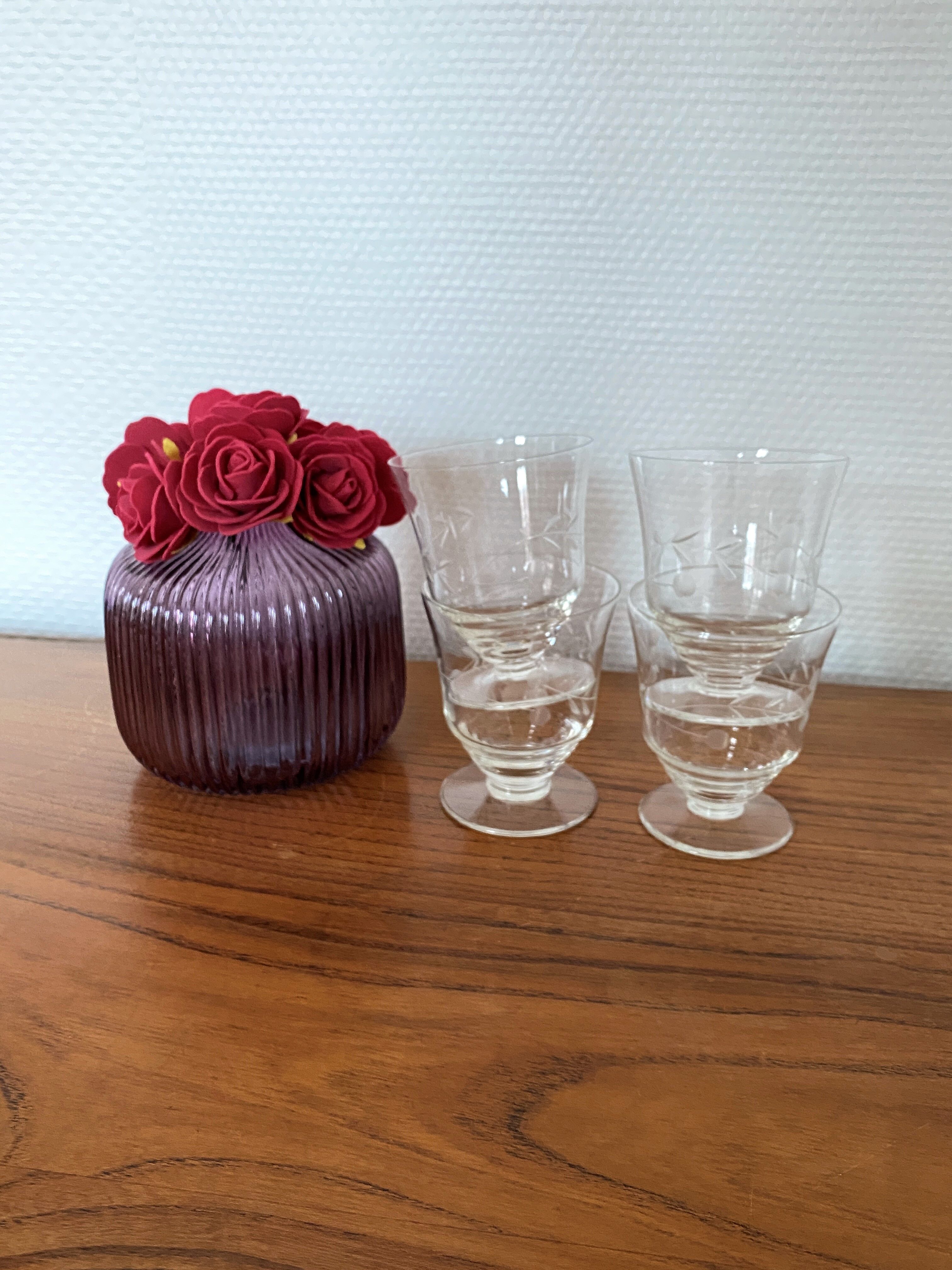 4 engraved wine glasses