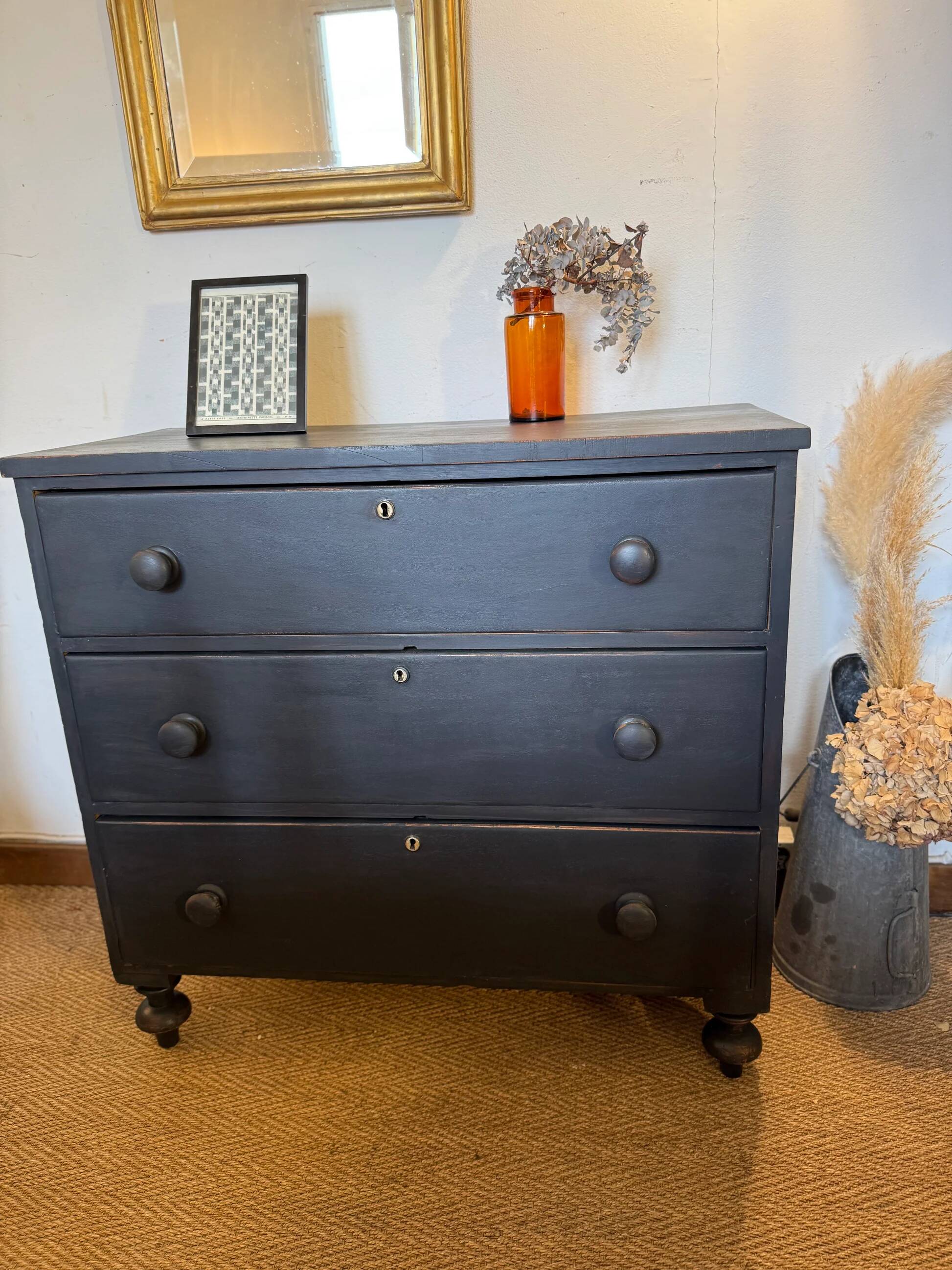 Commode anglaise en bois patiné noir