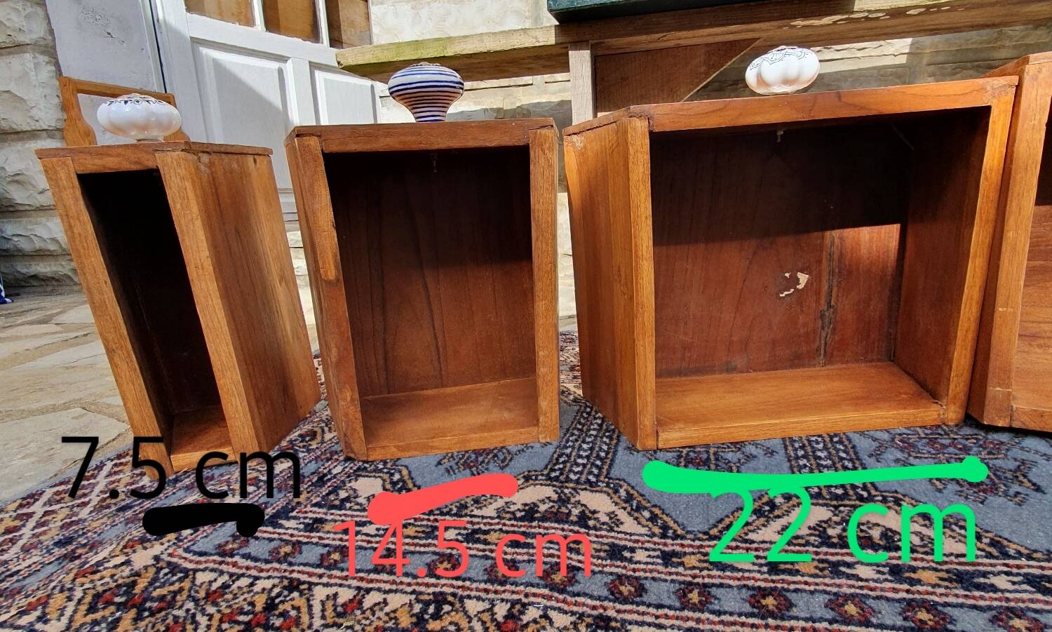 Pyramid-shaped chest of drawers