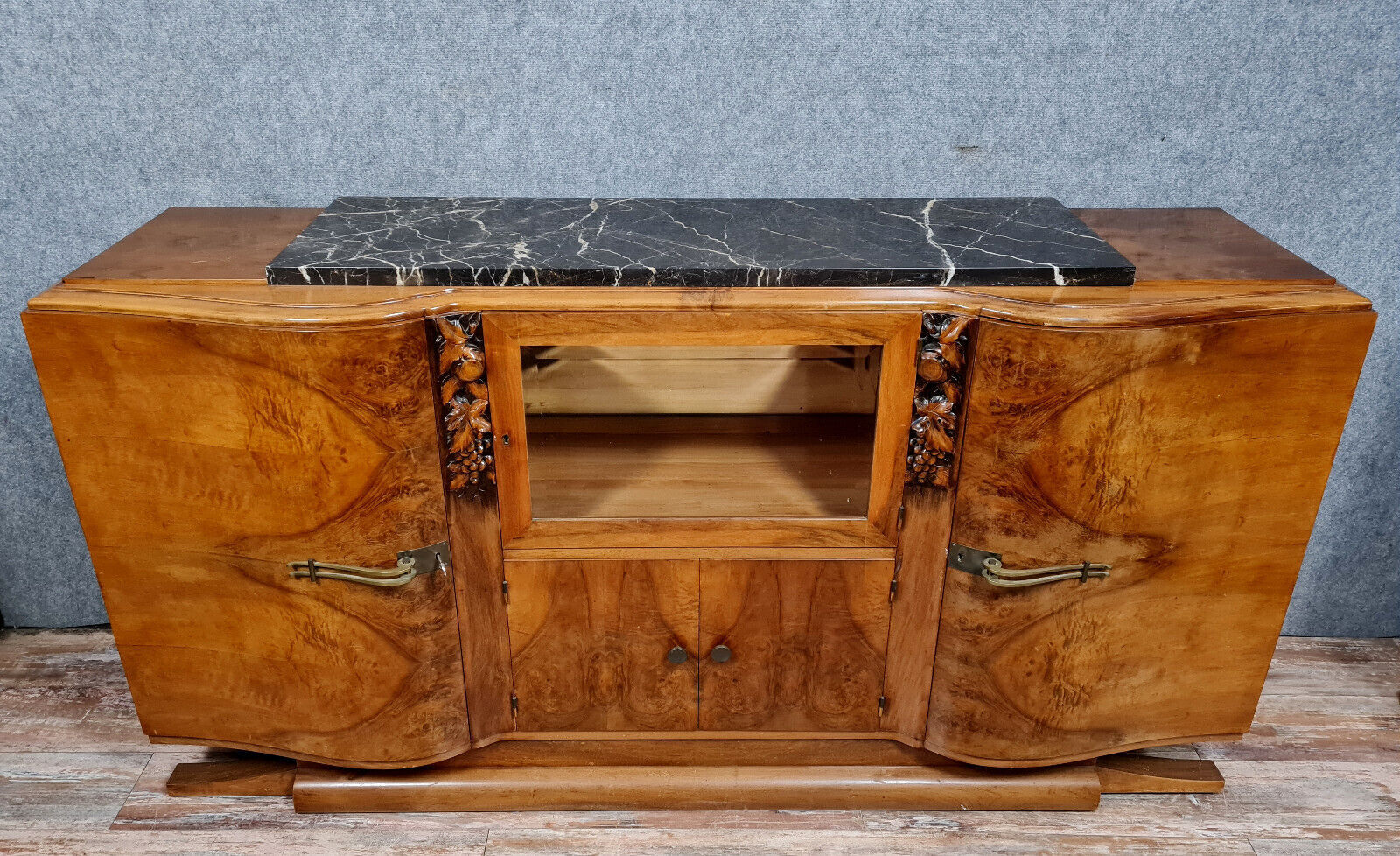 Curved Art Deco era row in light wood circa 1930-1940