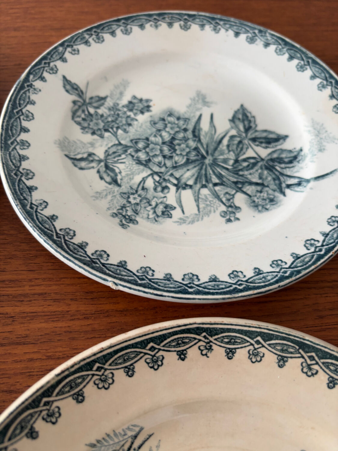 Saint-Amandinoise Margot dessert plates – Vintage iron earth fl