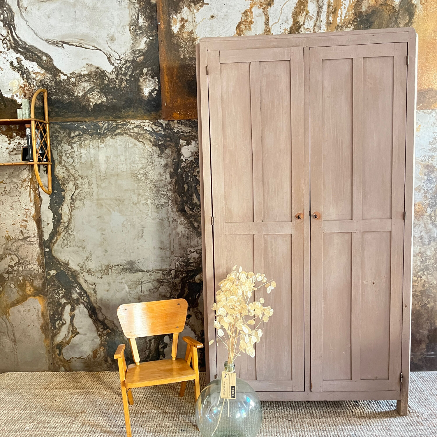 Armoire parisienne dans sa jolie patine