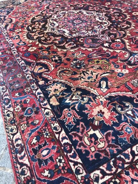 Large antique Persian carpet Bakhtiar handmade 210x327