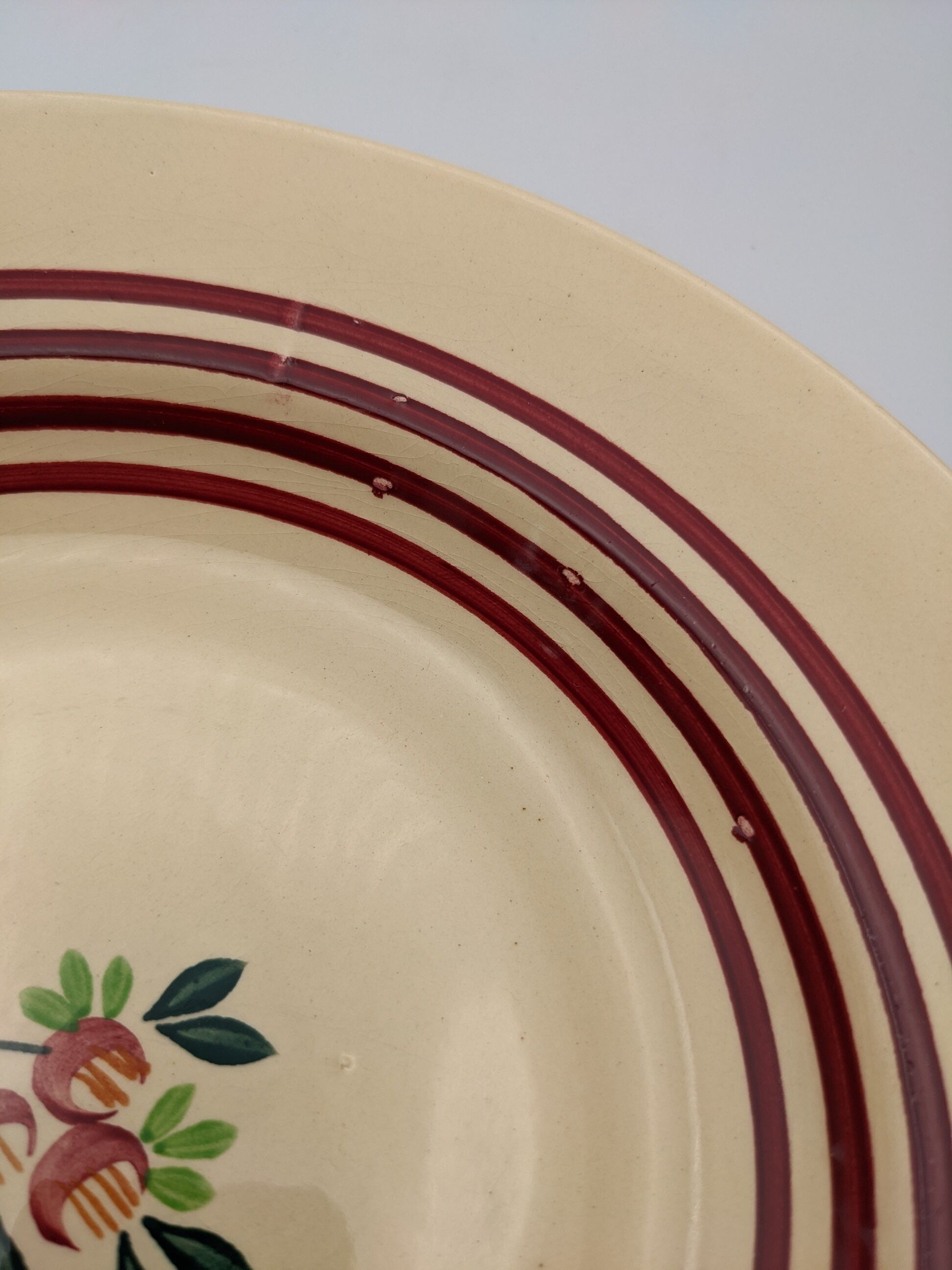 Lot of 6 hollow plates gien france beige color red border flower decoration