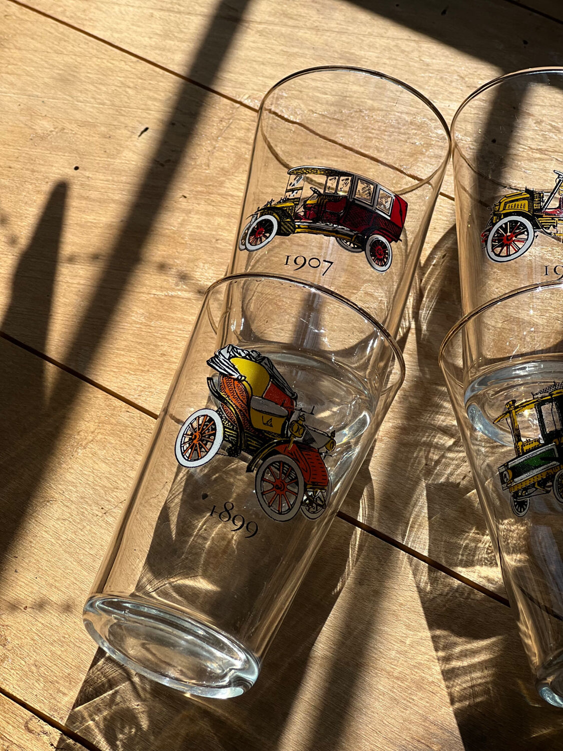 Printed water glasses of vintage cars