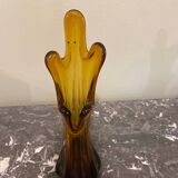 Vase en verre ambré