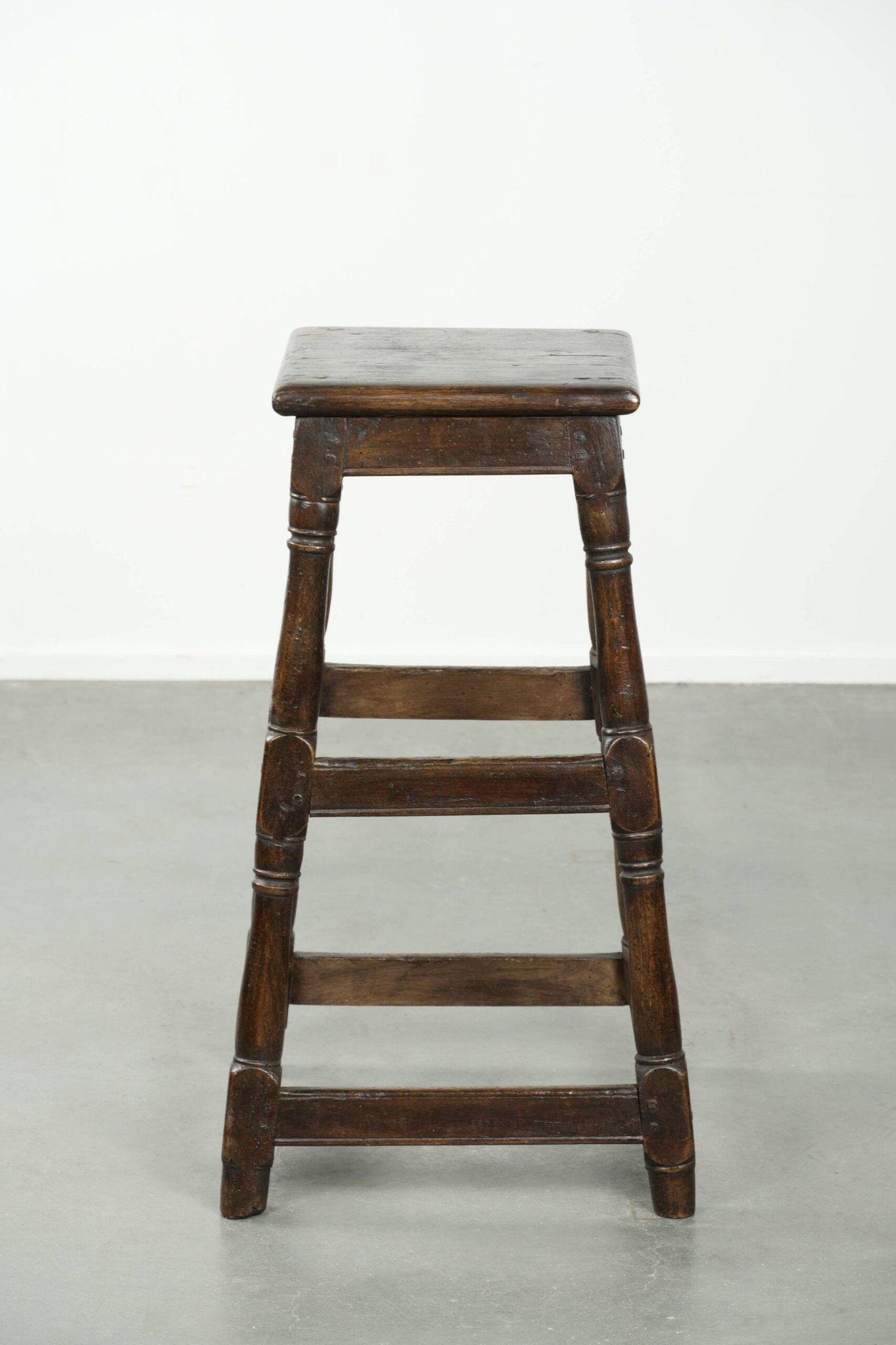 Tabouret en chêne anglais ancien / tabouret à joints du XVIIIe siècle