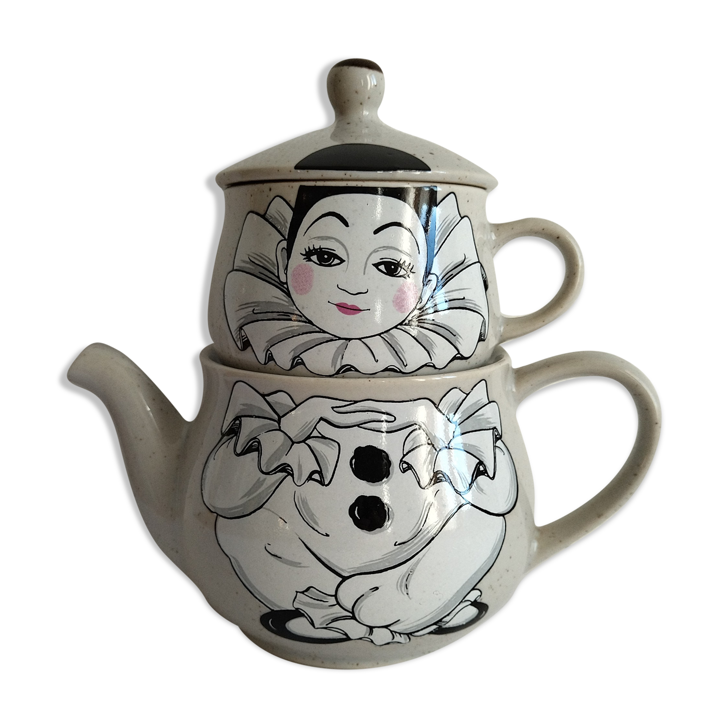Teapot set and vintage pierrot cup