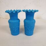 Paire de vases en opaline bleu