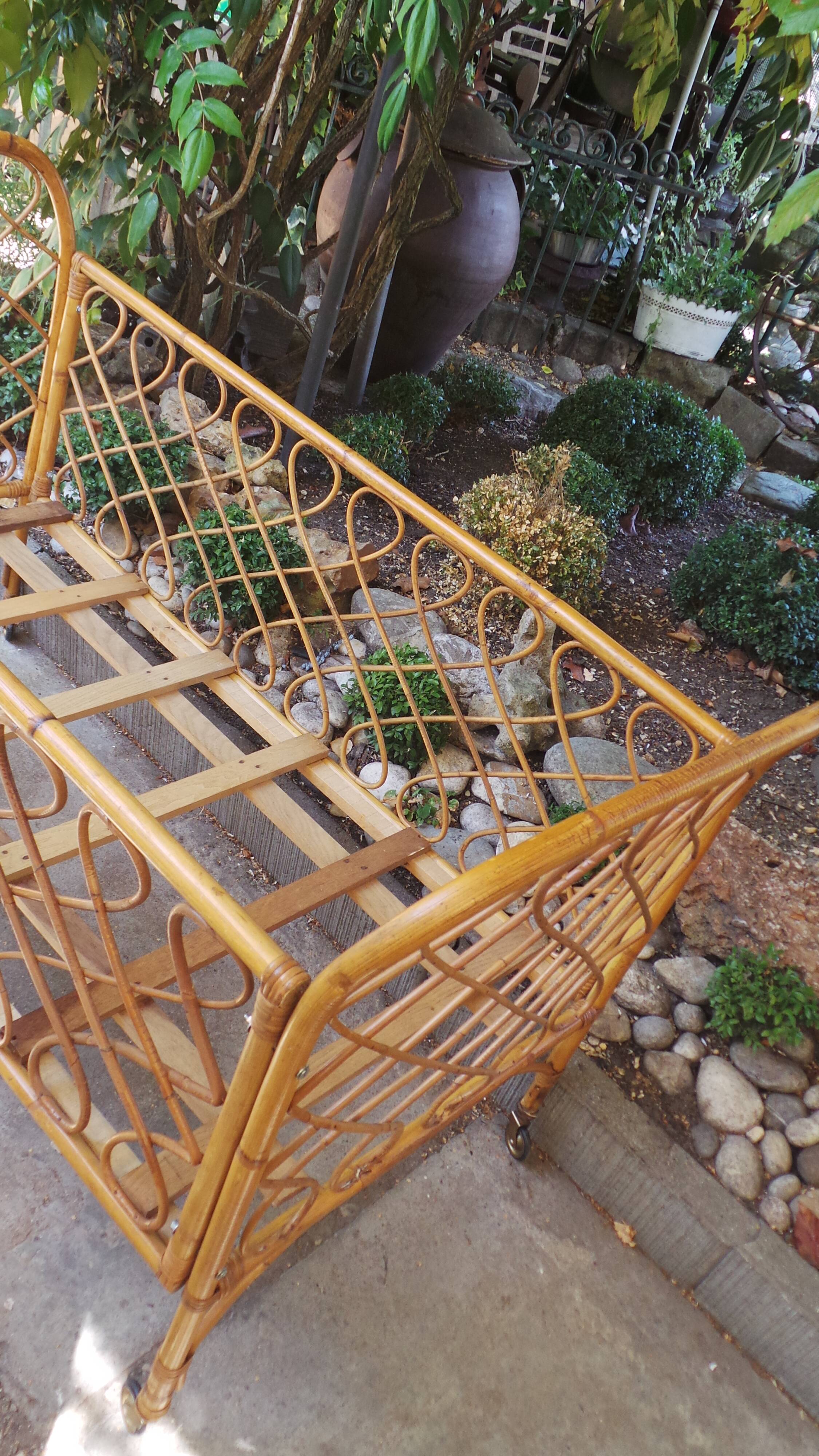 Lit de bébé en rotin années 50