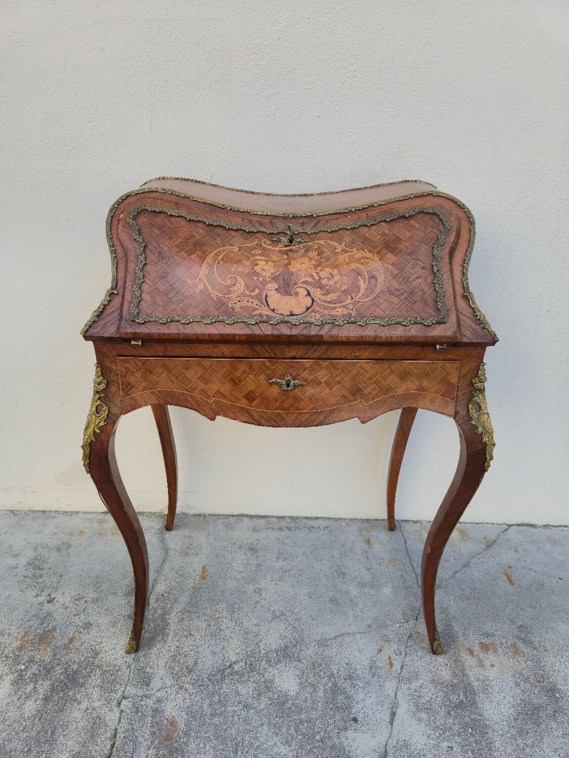 Louis XV style lady's desk in marquetry and bronze