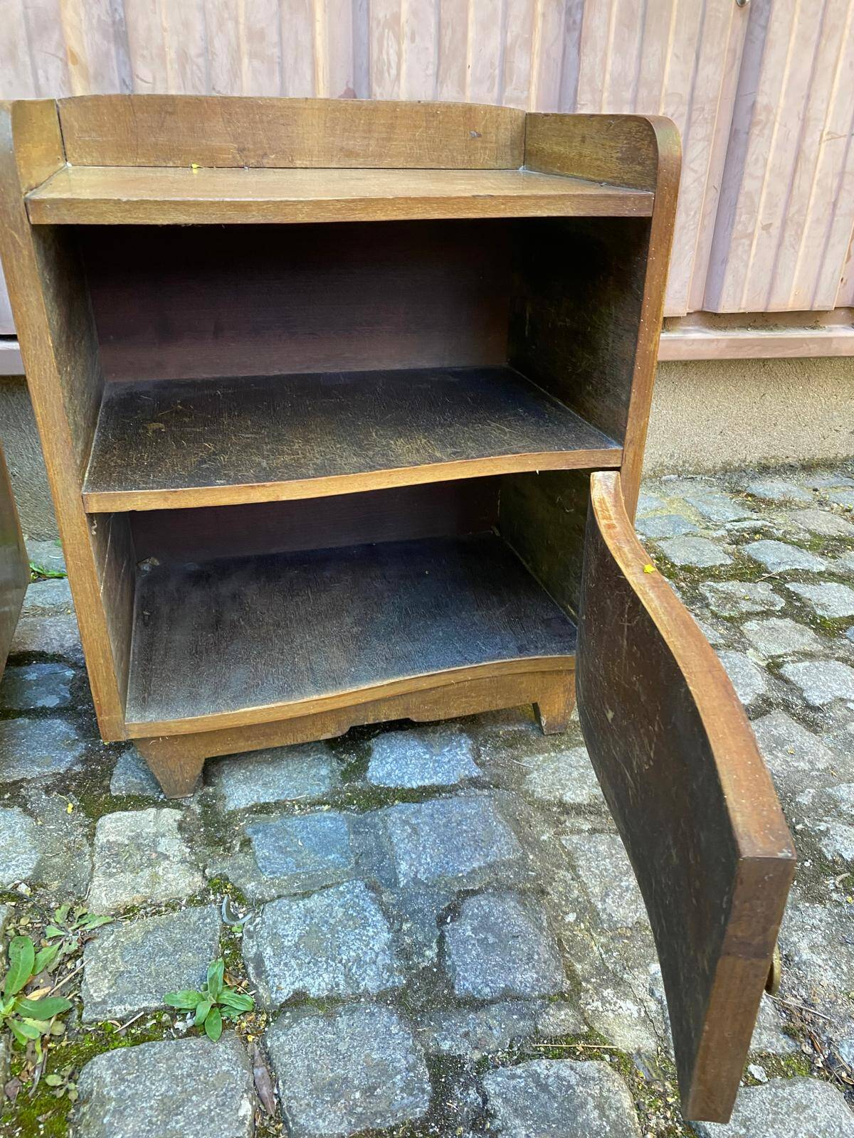 2 Art Deco bedside tables from the 1960s in walnut.