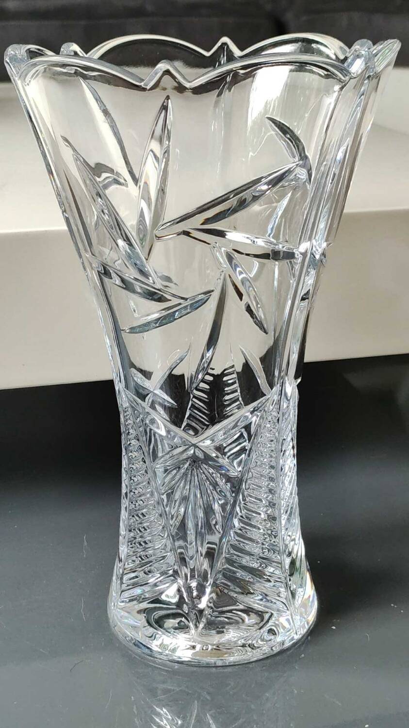 Vase in cut Bohemian crystal. Cross/Star/Foliage patterns. Boho-Chic style. High 24.5 cm