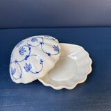 Rare boîte coquillage en porcelaine blanc & bleu