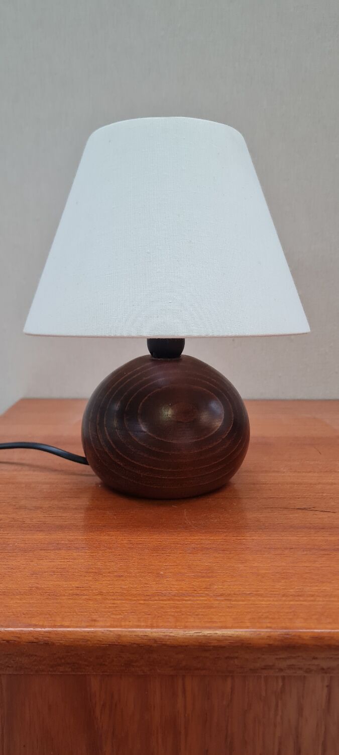 Wooden ball table lamp