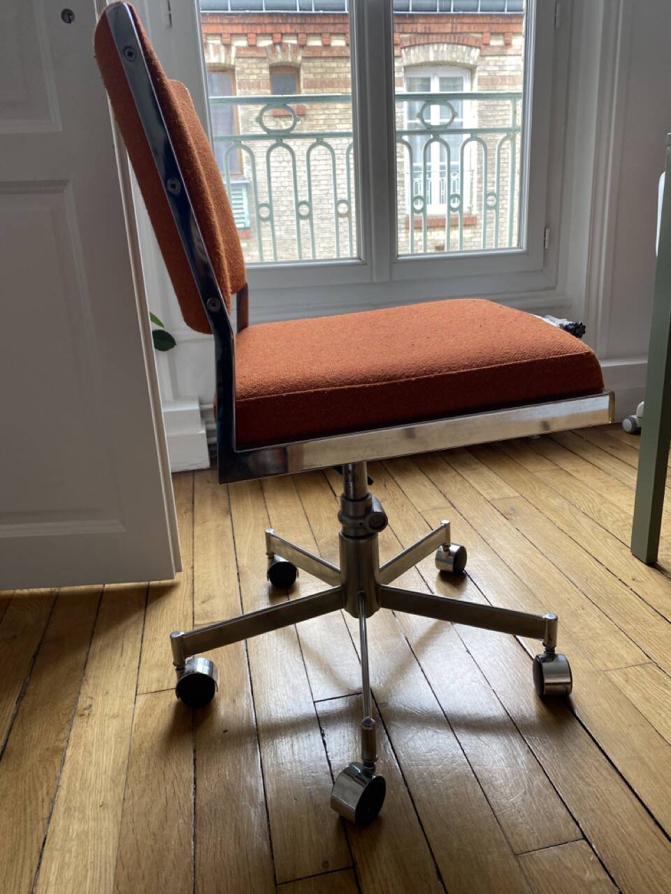 Orange office chair in 70s style