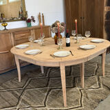 Extendable table with several options.