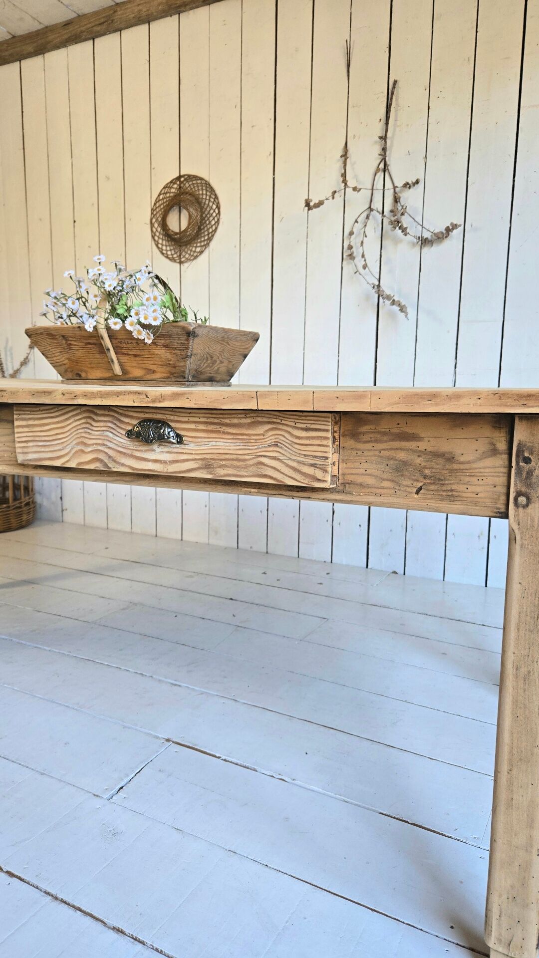 Farm table