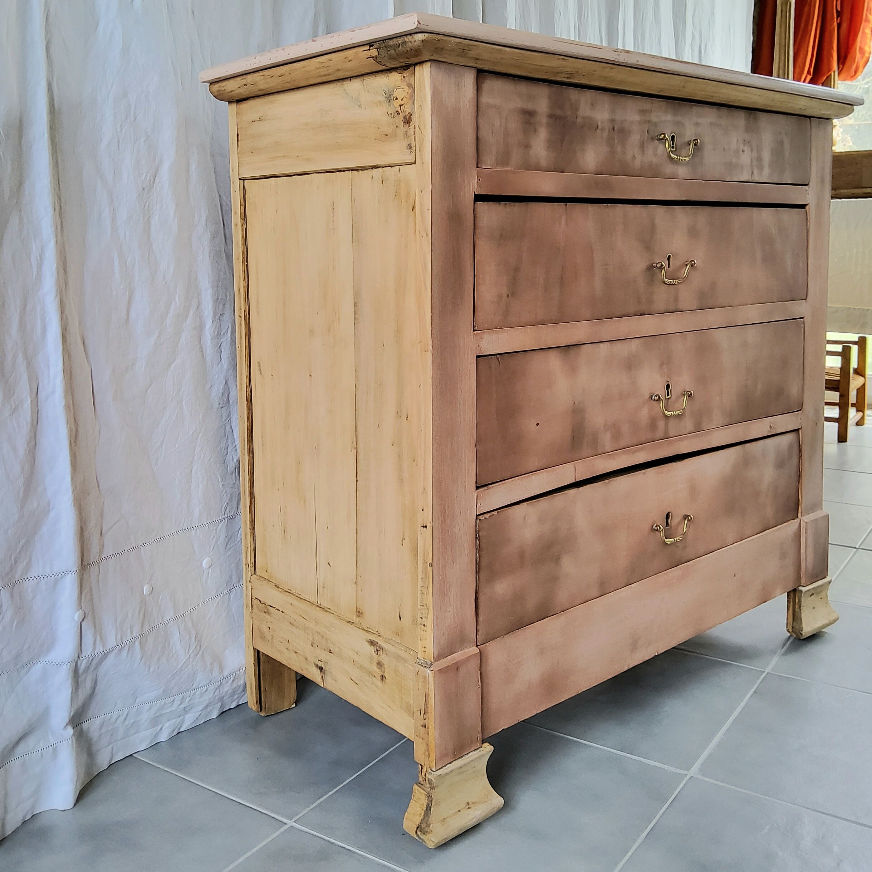 Commode patinée