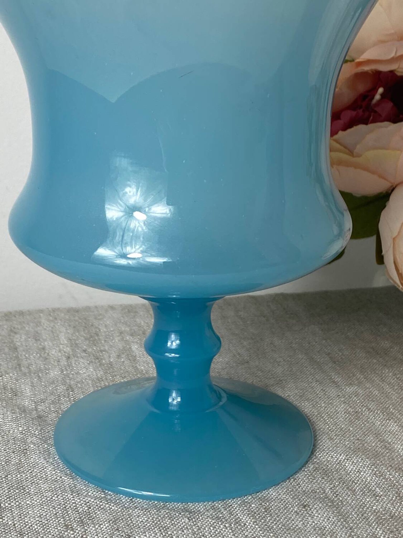 Vase vintage en opaline bleue