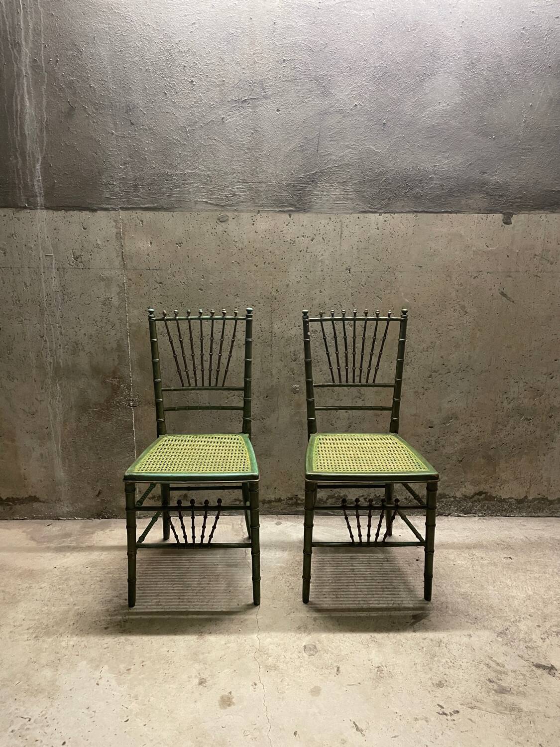 Paire de chaises vintage en bois style bambous