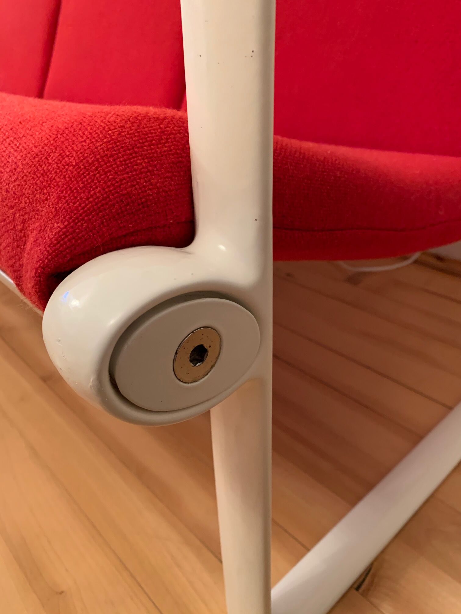 Designer sofa by Bruce Hannah and Andrew Morrison, Knoll from the '70s