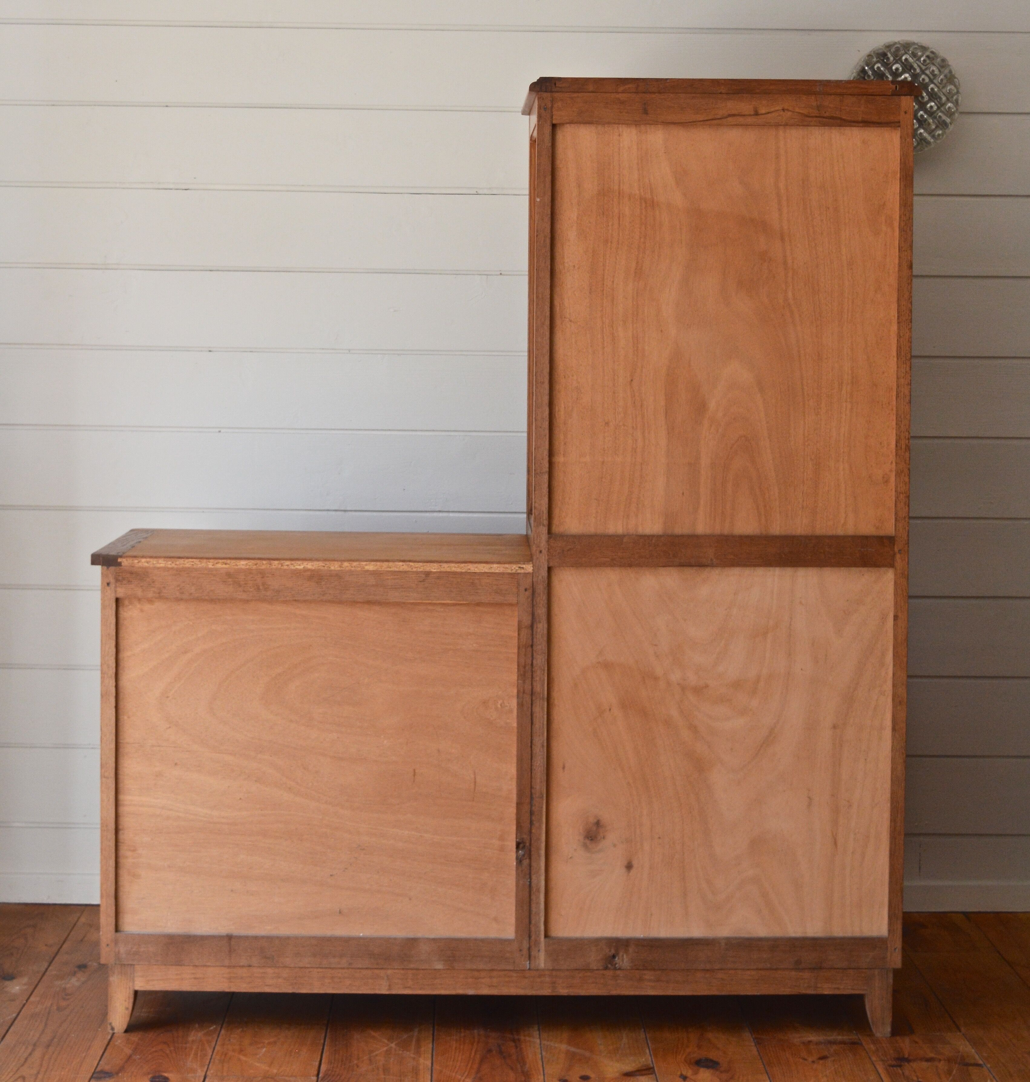 Asymmetrical cabinet