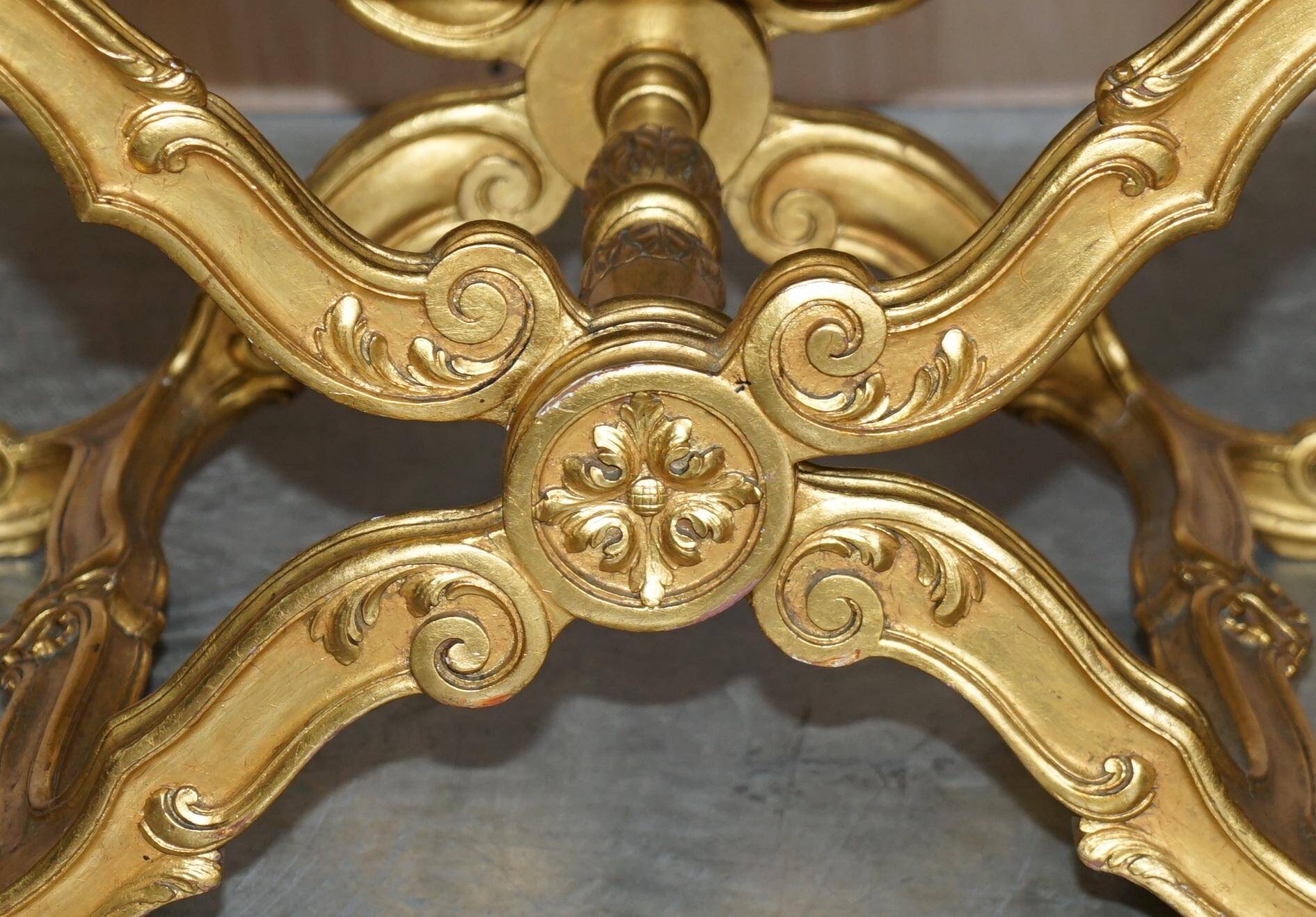 Folding stool with X-frame, carved golden wood, 19th century.