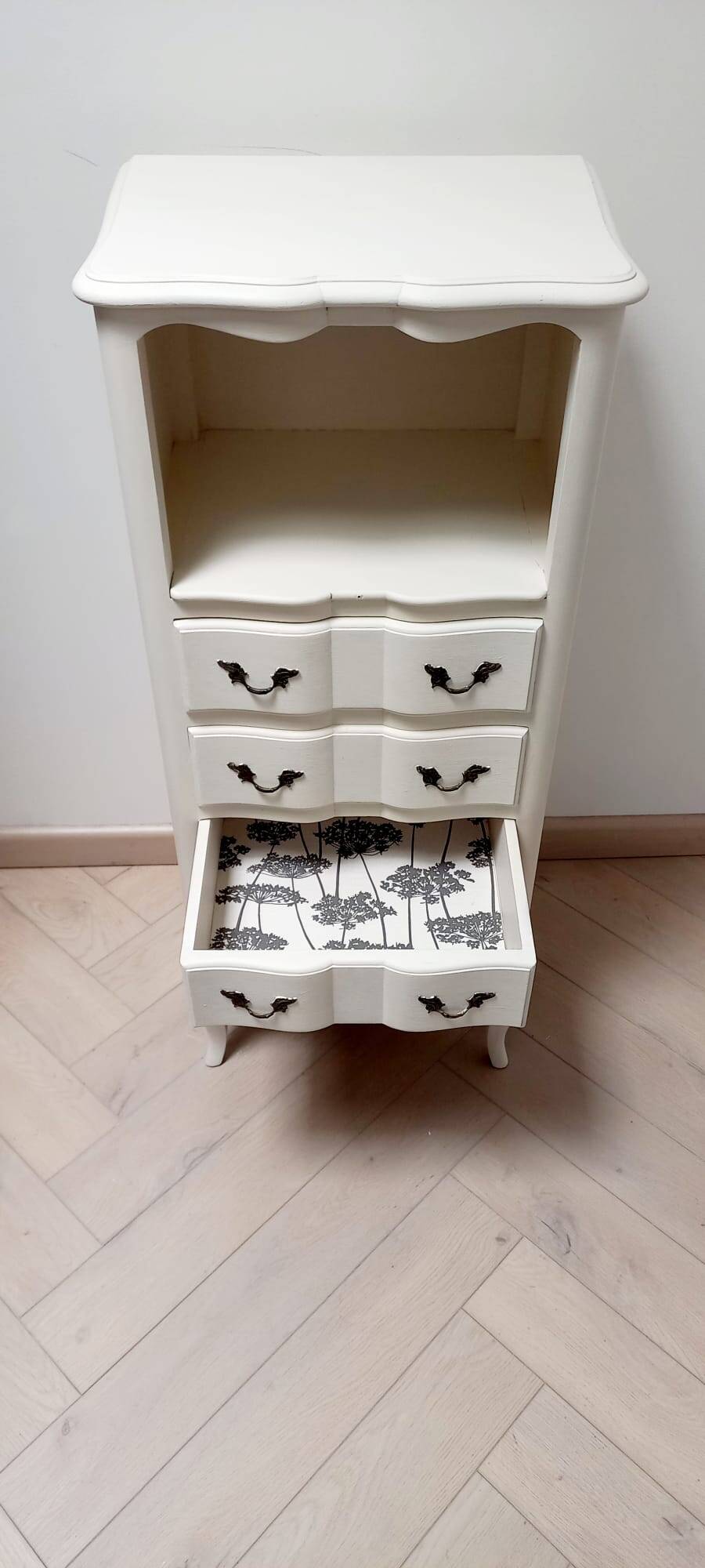 Antique chest of drawers