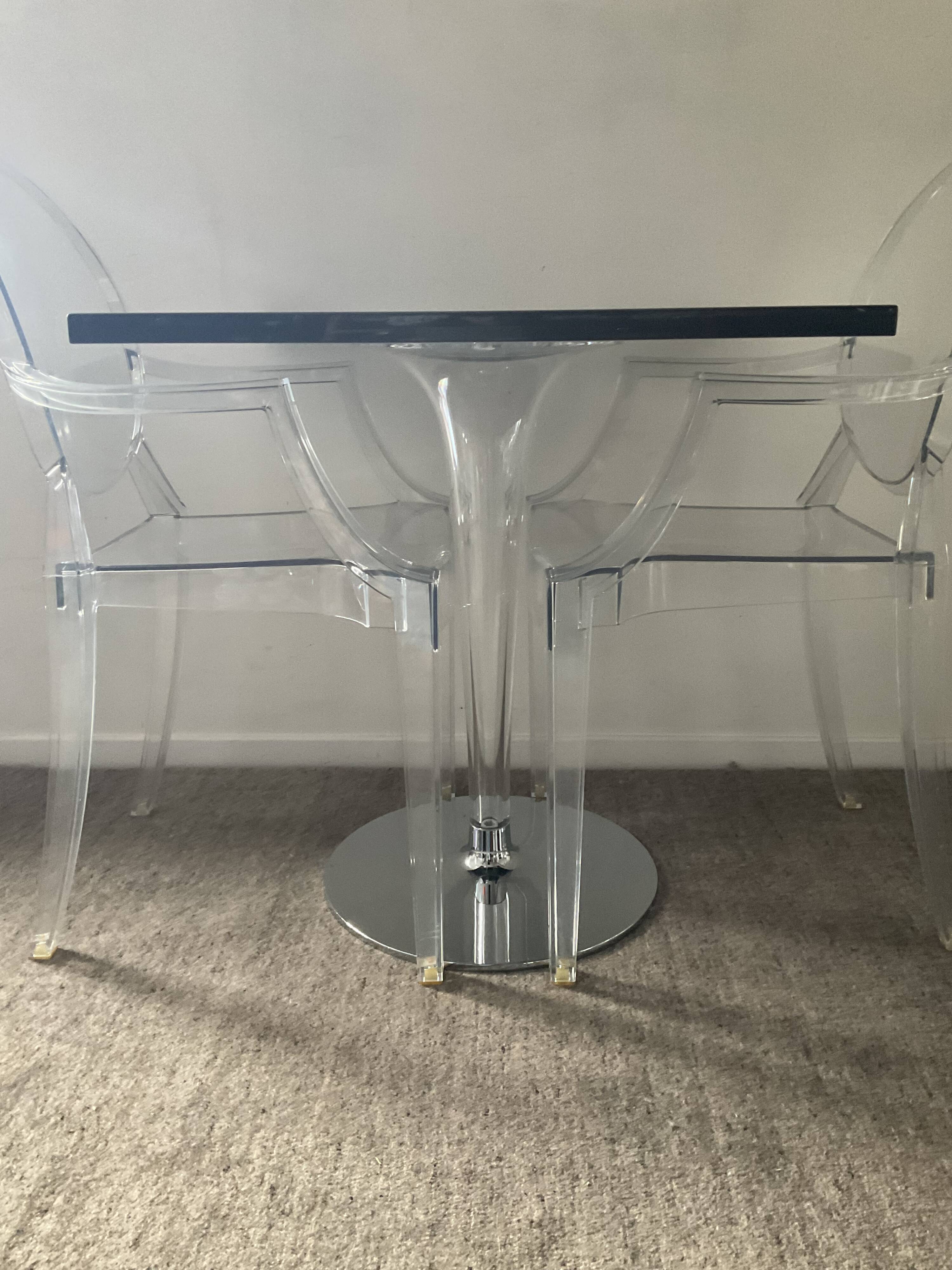 Ensemble Philippe Starck Kartell table à manger Top Top et 2 fauteuils Louis Ghost