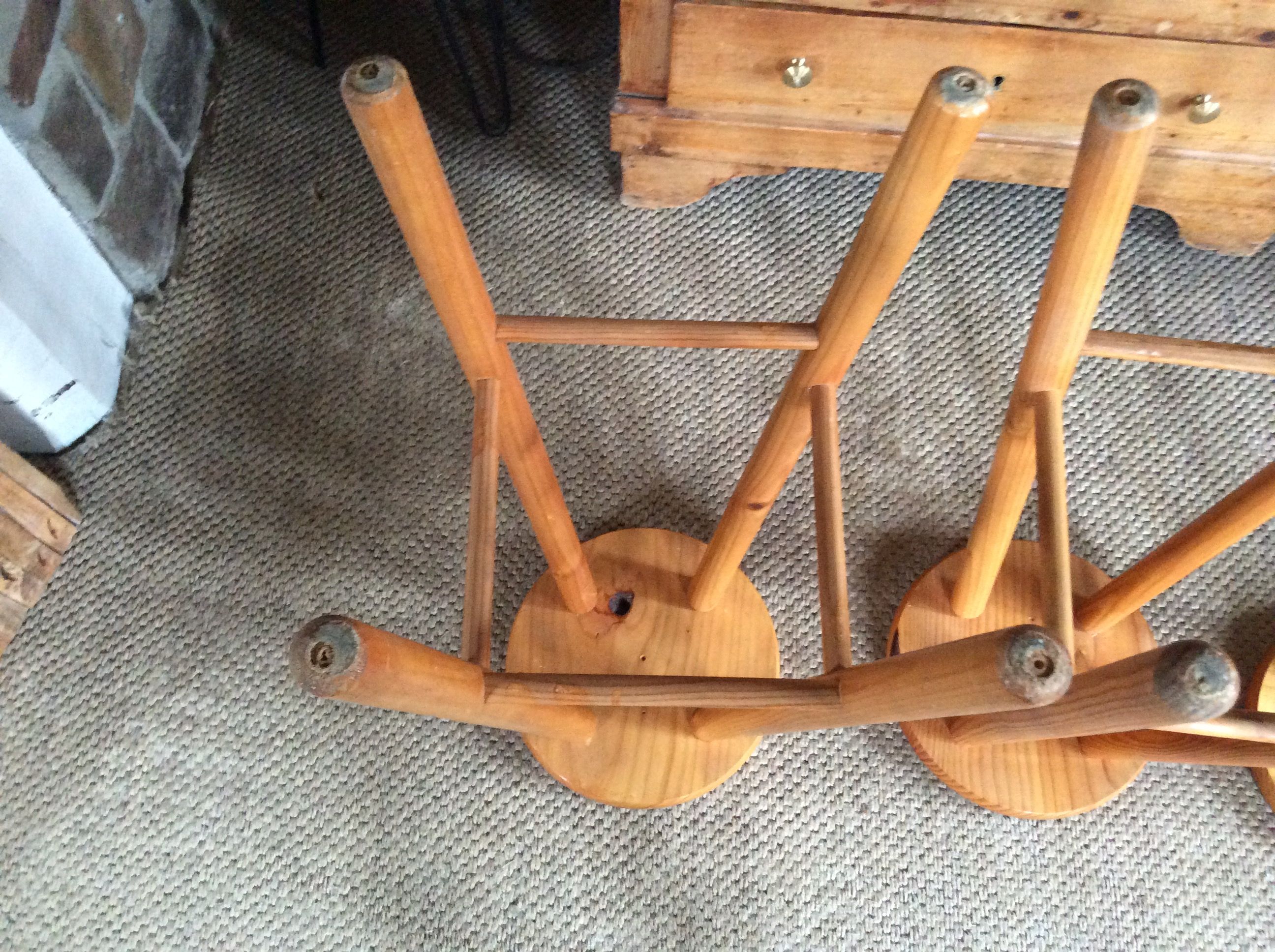 3 bar stools
