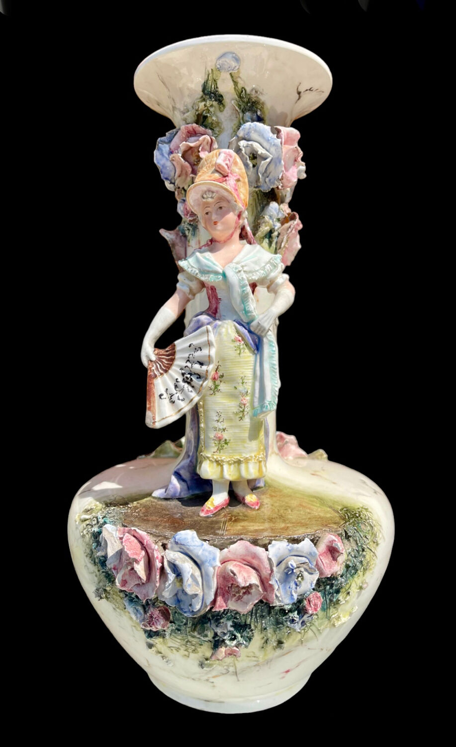 Paire de vases en barbotine