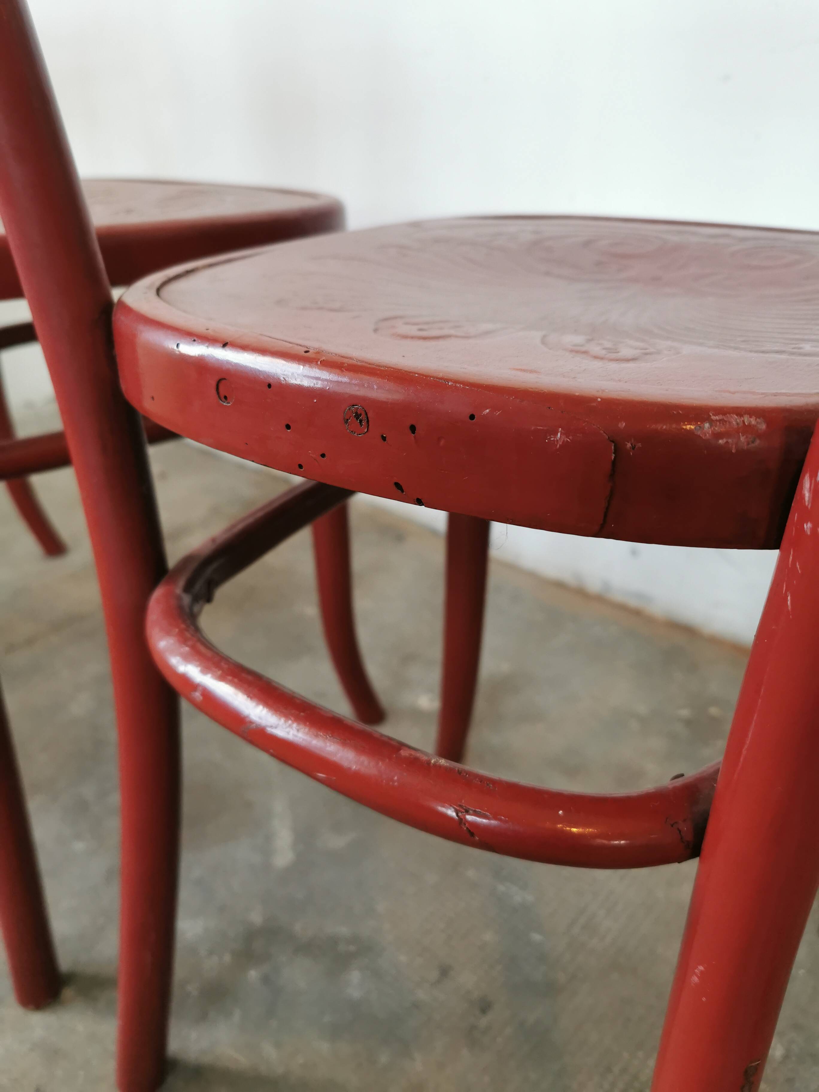 Set of 4 curved wooden bistro chairs Fischel