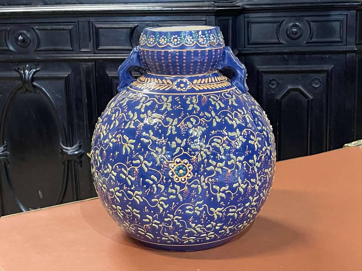 Large round vase in Quimper earthenware from the 1930s.