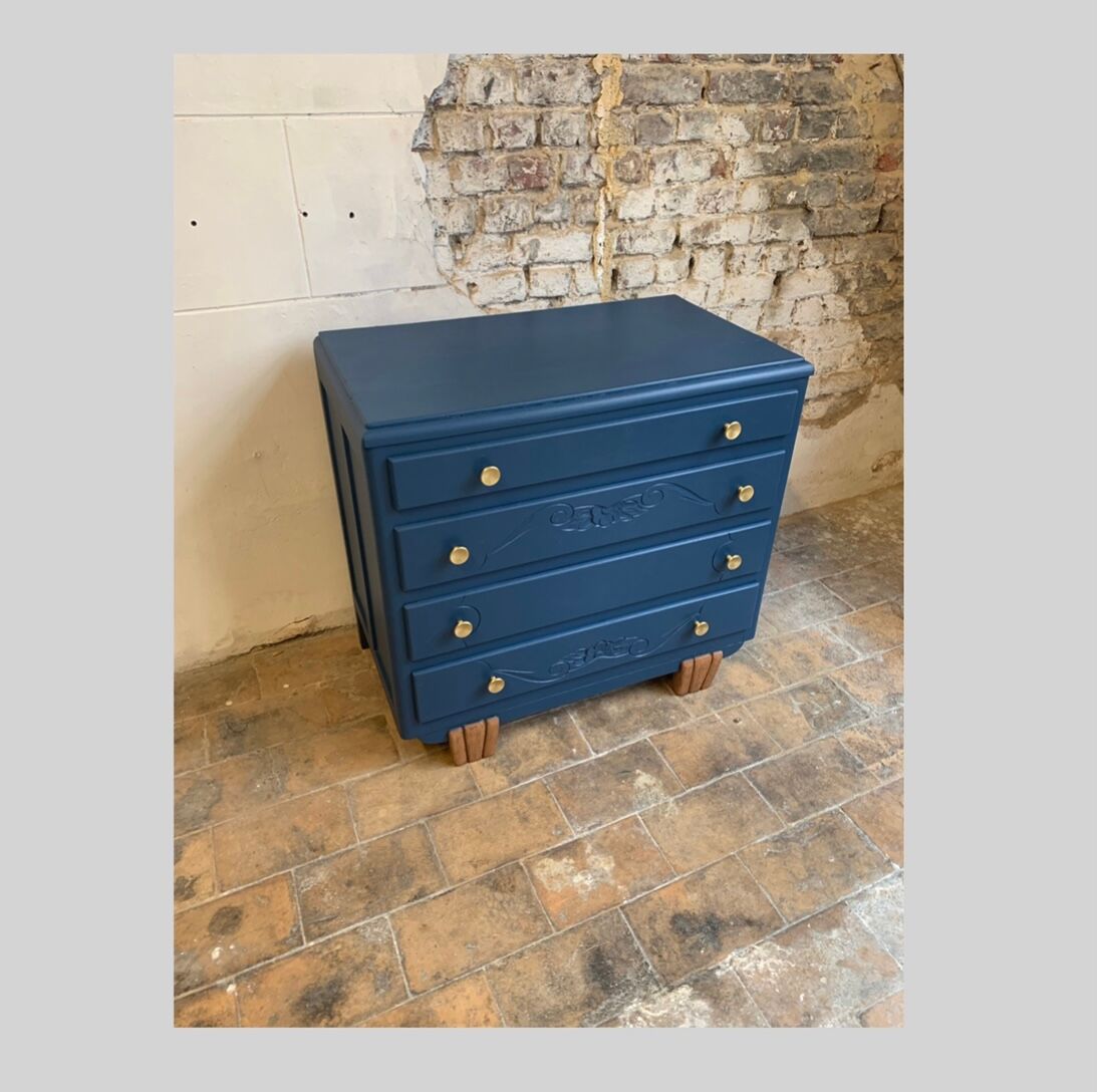 Art deco chest of drawers