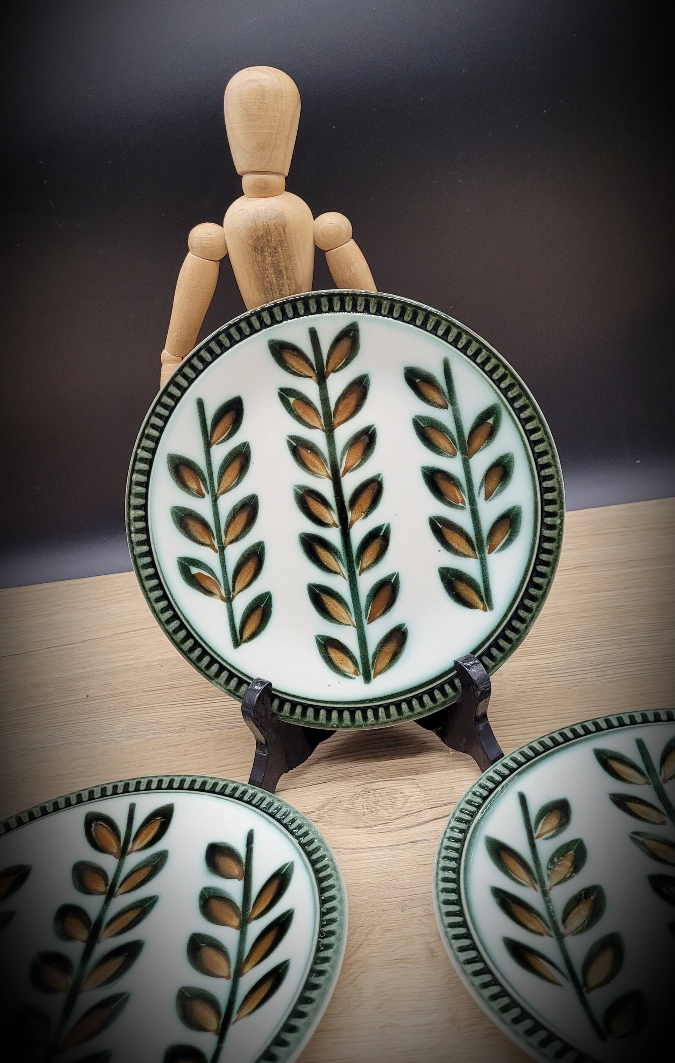 Set of 4 Rambouillet Boch dinner plates